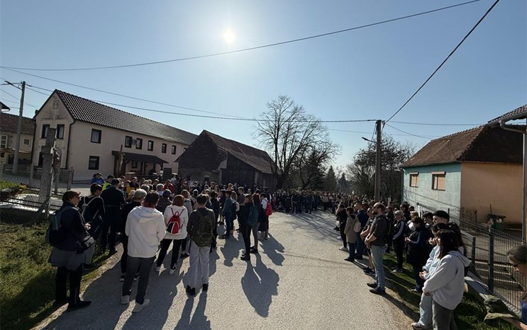 Održan križni put Jastrebarskog dekanata